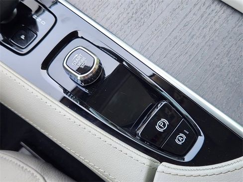 Certified 2025 Volvo XC90 T8 Plus w/ Protection Package Premier image 22