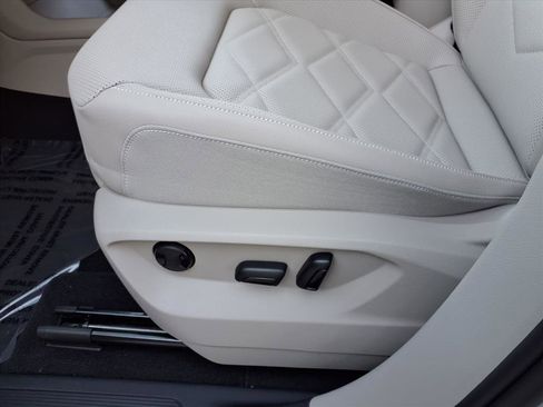 New 2026 Volkswagen Atlas SE image 14