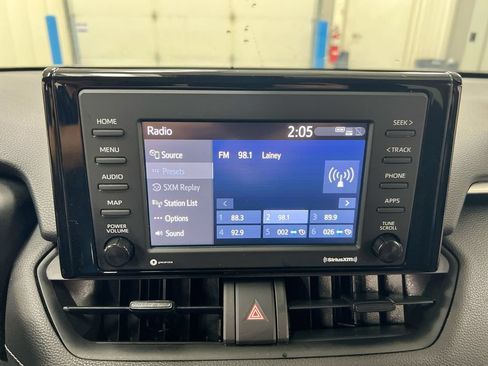 Used 2021 Toyota RAV4 XLE AWD/4WD image 14