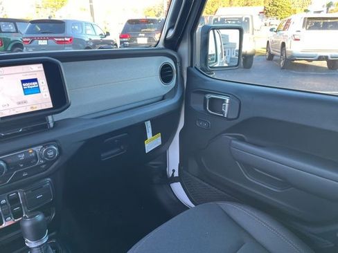 New 2026 Jeep Gladiator Sport AWD/4WD image 15