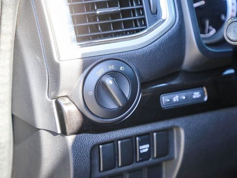 Used 2017 Nissan Titan SV image 31