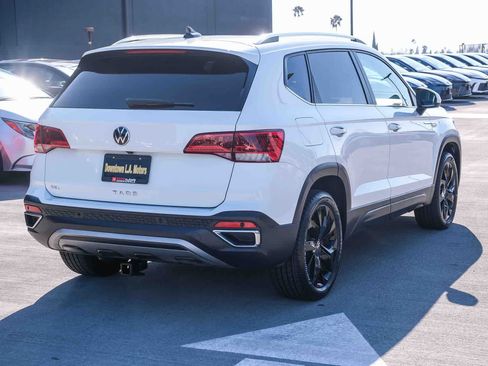Used 2022 Volkswagen Taos SEL w/ Panoramic Sunroof Package FWD image 4