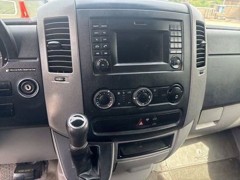 Used 2014 Freightliner Sprinter 2500 RWD image 22
