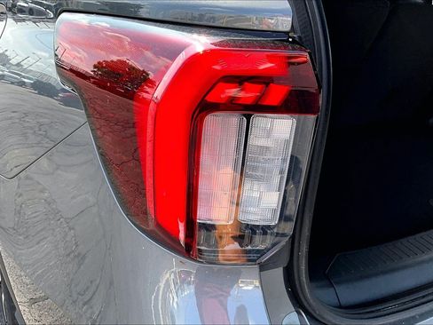 Used 2025 Ford Explorer ST-Line AWD/4WD image 29