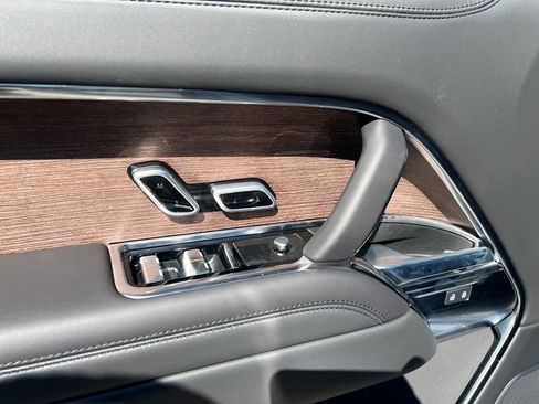 New 2025 Land Rover Range Rover SE image 11