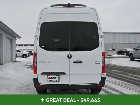 Used 2024 Mercedes-Benz Sprinter 2500 image 9
