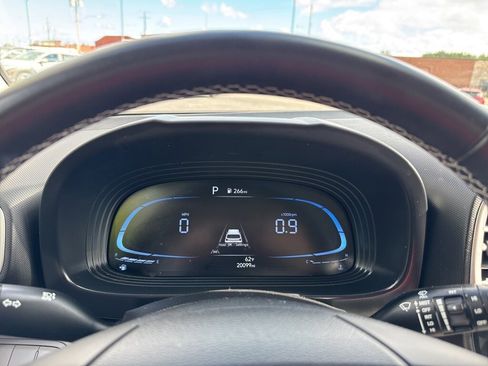 Certified 2023 Hyundai Venue SEL image 32