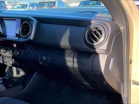 Used 2019 Toyota Tacoma TRD Sport AWD/4WD image 23