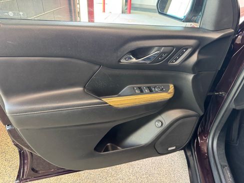 Used 2017 GMC Acadia Denali w/ Technology Package AWD/4WD image 17