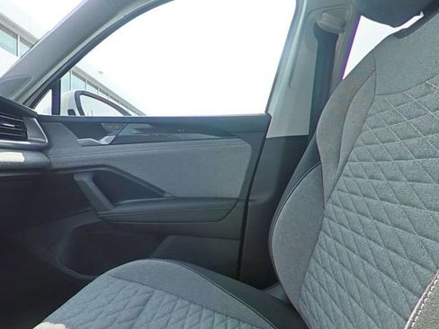 Used 2025 Volkswagen Tiguan S image 18