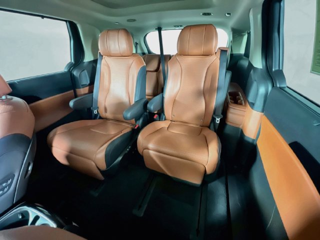 Used 2024 Kia Carnival SX Prestige FWD image 27