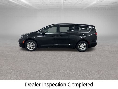 Used 2025 Chrysler Pacifica Select FWD image 8