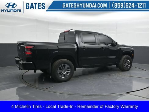 Used 2025 Nissan Frontier SV w/ SV Convenience Package AWD/4WD image 2