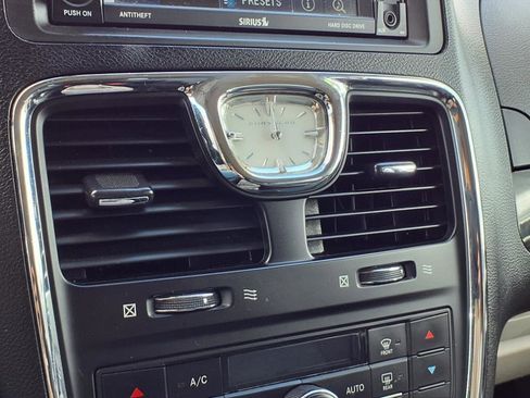 Used 2012 Chrysler Town & Country Touring-L w/ Driver Convenience Group image 14