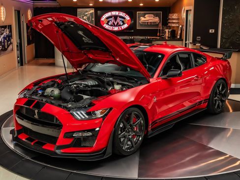 Used 2021 Ford Mustang Shelby GT500 w/ Carbon Fiber Track Pack RWD image 6