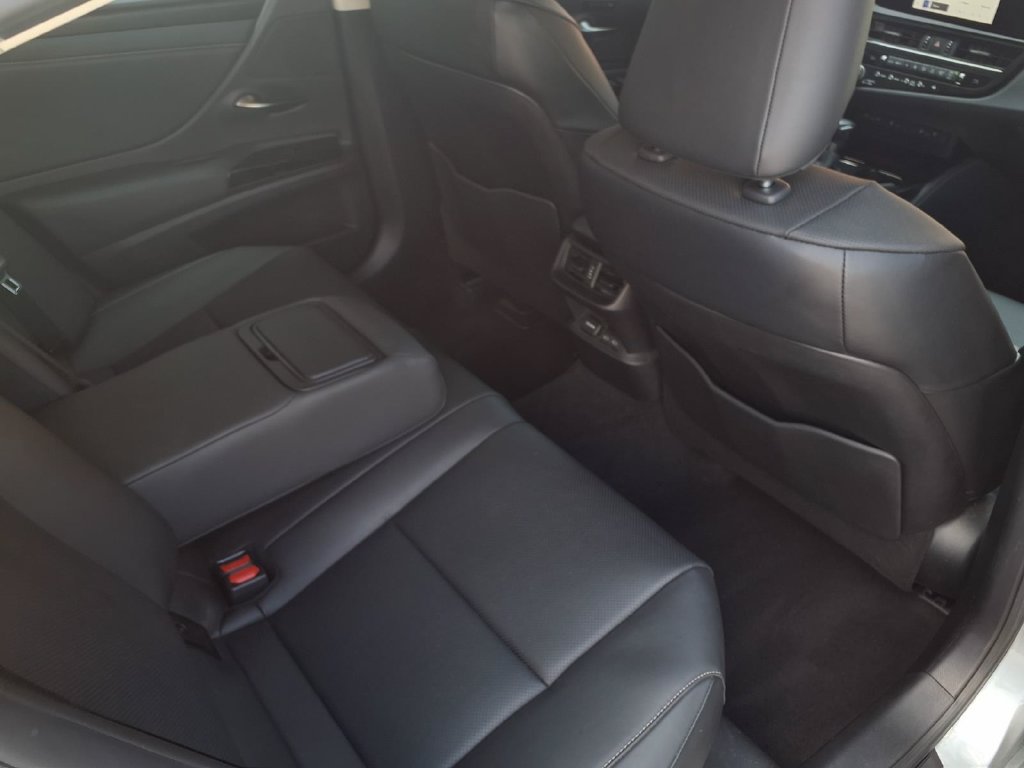 Used 2024 Lexus ES 300h w/ Premium Package FWD image 35