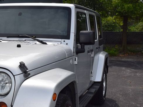 Used 2010 Jeep Wrangler Unlimited Sahara w/ Trailer Tow Group AWD/4WD image 4
