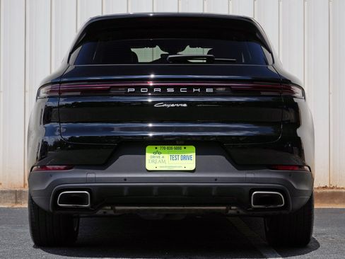 Used 2024 Porsche Cayenne AWD/4WD image 11