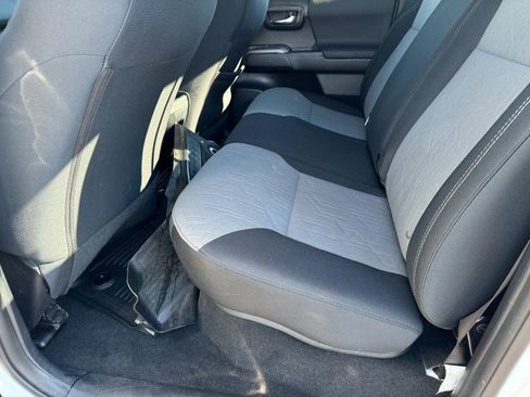 Used 2020 Toyota Tacoma TRD Off-Road image 15