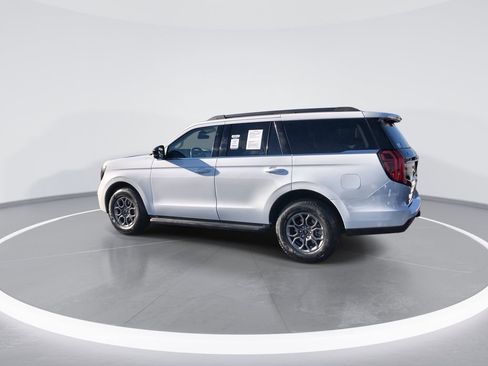 Used 2025 Ford Expedition Active AWD/4WD image 6