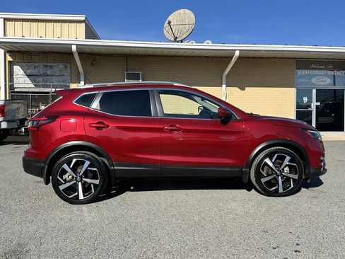 Used 2021 Nissan Rogue Sport SL w/ Premium Package image 11