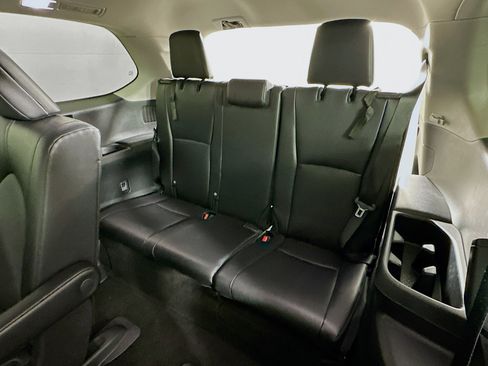 Used 2025 Toyota Grand Highlander XLE image 28