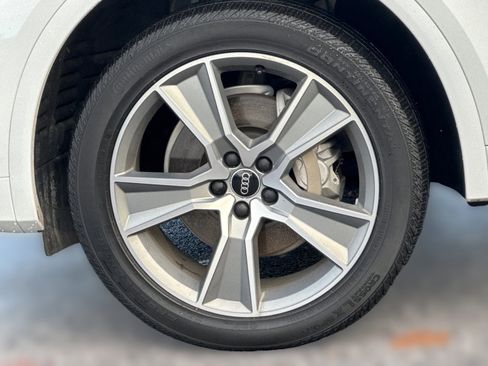 Used 2025 Audi Q5 2.0T Premium image 11