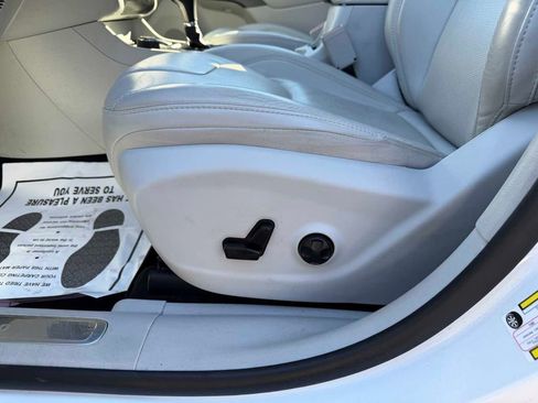 Used 2019 Jeep Cherokee Limited image 12