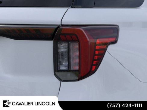 Used 2026 Ford Explorer Active AWD/4WD image 21