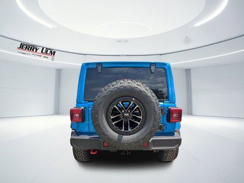 New 2025 Jeep Wrangler Unlimited Rubicon w/ XTREMEE 35" Tire Package image 4
