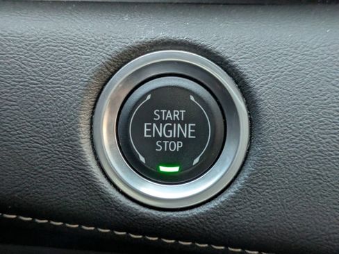 Used 2024 Cadillac Escalade Premium Luxury image 28