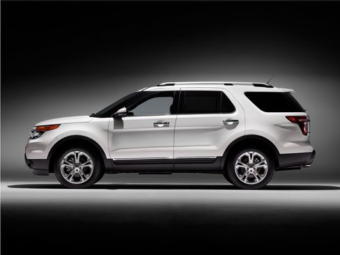 Used 2014 Ford Explorer XLT w/ Equipment Group 202A AWD/4WD image 1