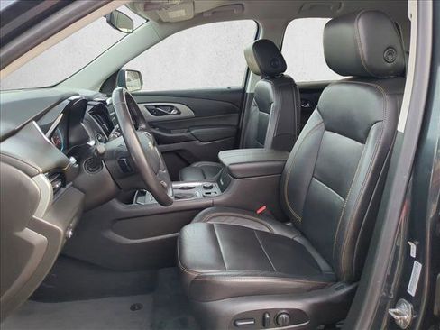 Used 2021 Chevrolet Traverse LT image 15