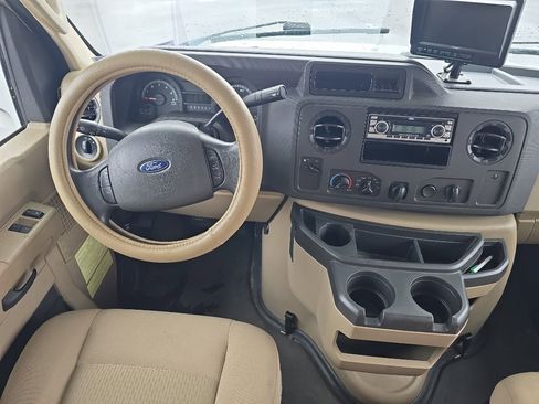Used 2014 Ford E-350 and Econoline 350 Super Duty RWD image 17