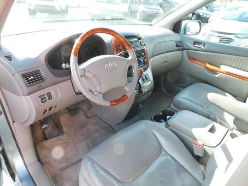 Used 2008 Toyota Sienna XLE Limited FWD image 11