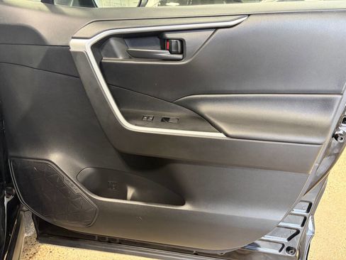 Used 2021 Toyota RAV4 LE image 24