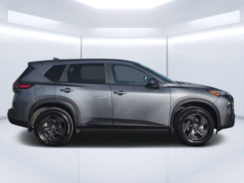 Used 2026 Nissan Rogue SV FWD image 2