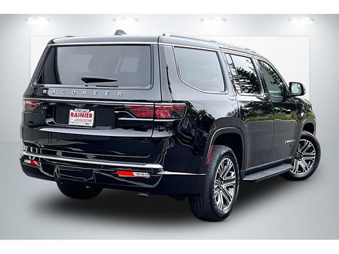 Used 2025 Jeep Wagoneer 4WD image 13