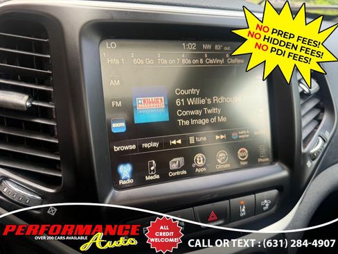 Used 2017 Jeep Cherokee Limited w/ Luxury Group AWD/4WD image 11
