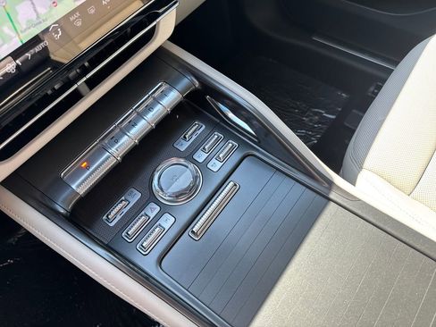 New 2026 Lincoln Nautilus Premier image 8