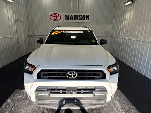 Used 2025 Toyota 4Runner SR5 AWD/4WD image 5