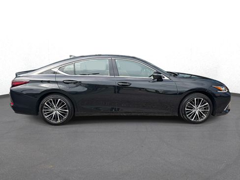 Used 2025 Lexus ES 350 w/ Premium Package FWD image 2