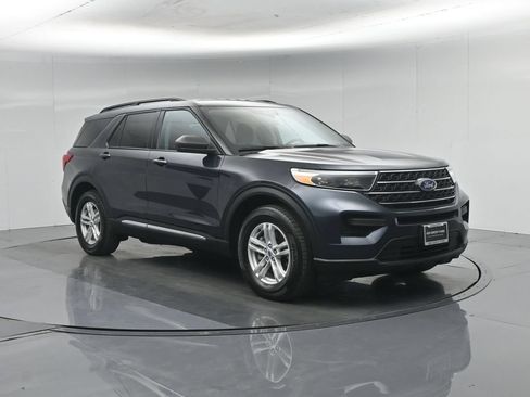 Certified 2023 Ford Explorer XLT RWD image 7