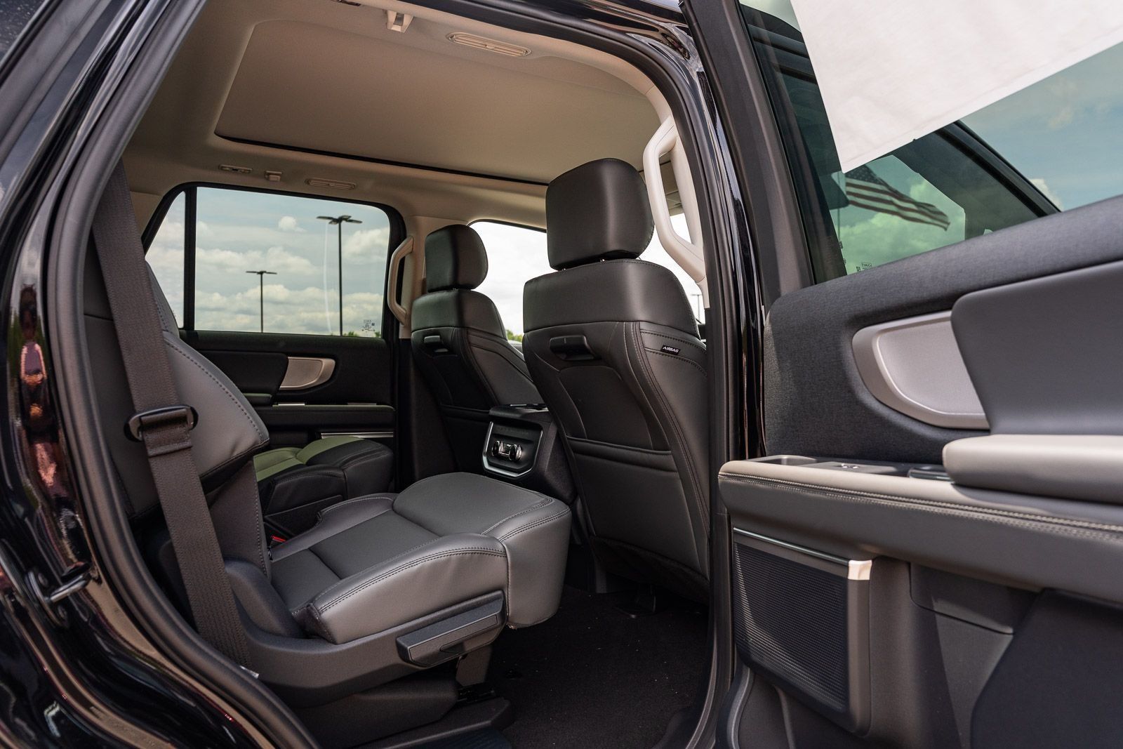 New 2026 Ford Expedition Active RWD image 9