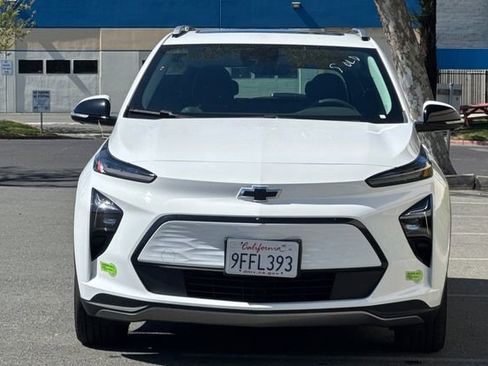 Used 2023 Chevrolet Bolt EUV Premier w/ Sun & Sound Package image 9