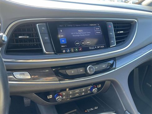 Used 2024 Buick Enclave Premium image 22