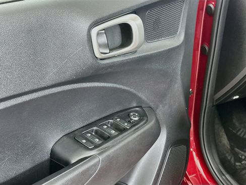 Used 2025 Hyundai Venue SEL FWD image 15