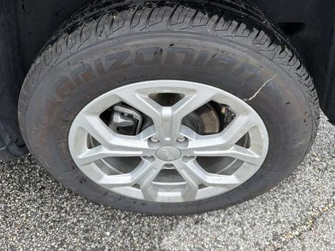 Used 2024 Jeep Compass Latitude AWD/4WD image 30