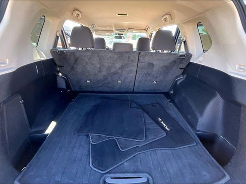 Used 2025 Nissan Rogue SV AWD/4WD image 26