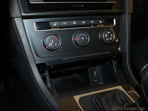 Used 2019 Volkswagen Golf S image 21